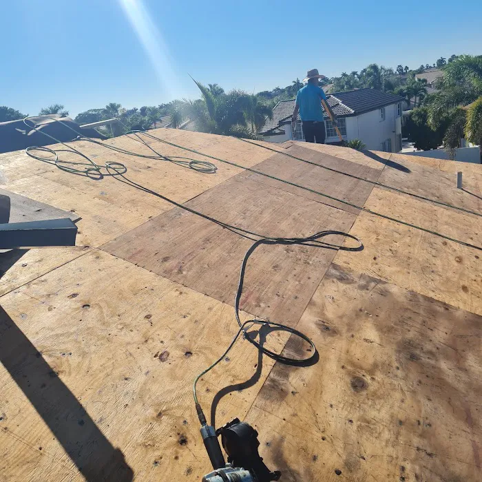 Thomas roofer and repair Picture 5