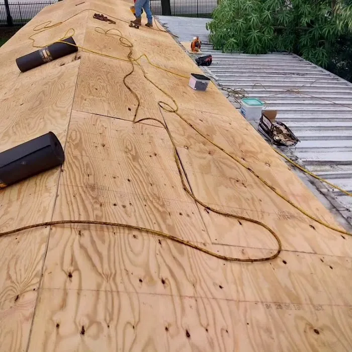 L&J ROOFING LLC Picture 10