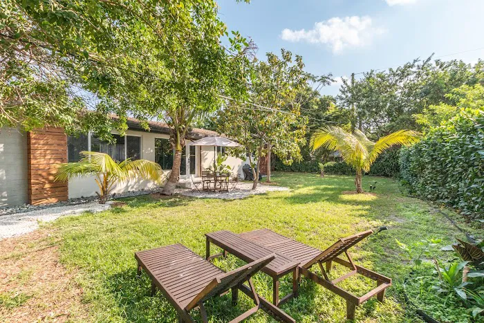 Academia Development Corp Picture 2