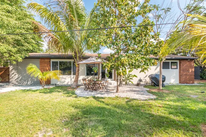 Academia Development Corp Picture 5