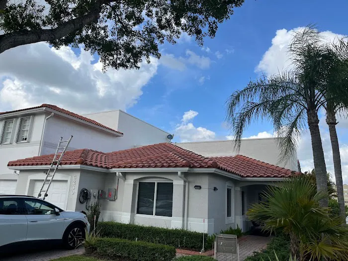 RI FLORIDA ROOFING LLC Picture 3