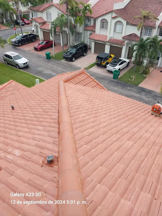 RI FLORIDA ROOFING LLC Picture 2