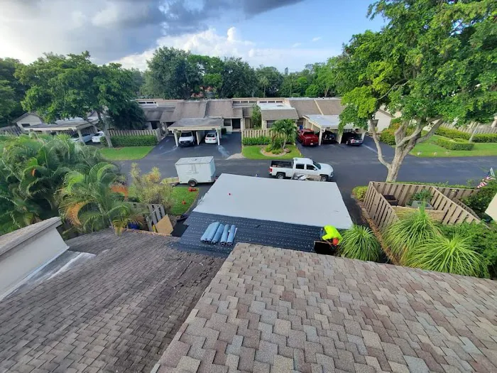 International Roofing INC, Experienced roofers Picture 3