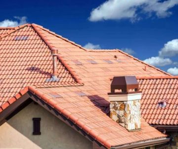 Flat Roofs vs. Sloped Roofs: Which One Should You Choose for Your Home?