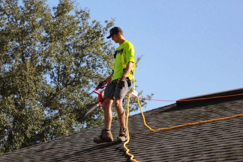 The Best Time of Year to Replace or Repair Your Roof: Expert Tips