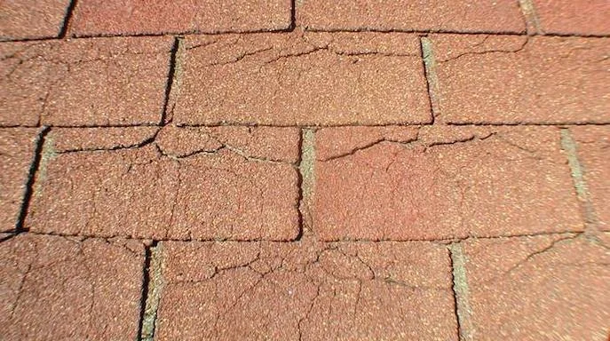 The Signs of UV Damage on an Asphalt Shingle Roof: Cracking and Curling