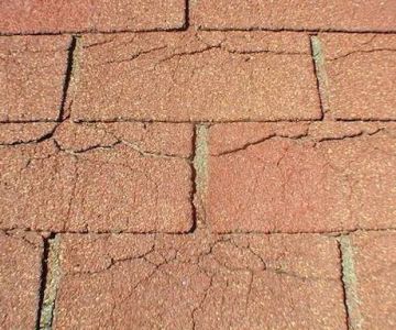 The Signs of UV Damage on an Asphalt Shingle Roof: Cracking and Curling