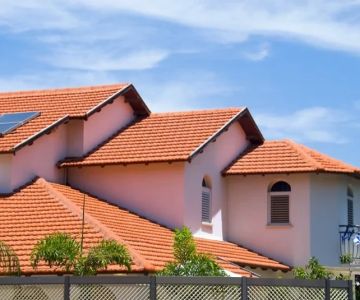 The Best Roofing Materials for Hot and Sunny Climates to Reflect Heat