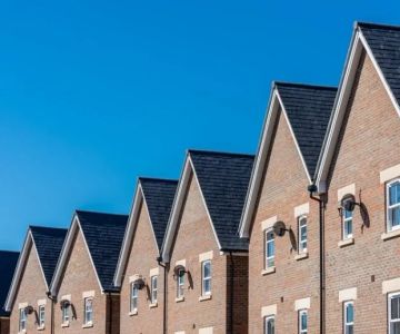 The Pros and Cons of a M-Shaped Roof Design for Larger Homes