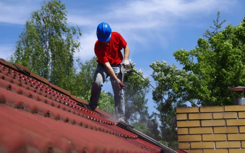How to Choose a Roofing Contractor Who Cleans Up Thoroughly After the Job