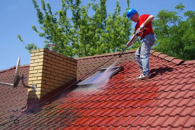 How to Clean Your Roof with Oxygen Bleach for an Eco-Friendly Clean