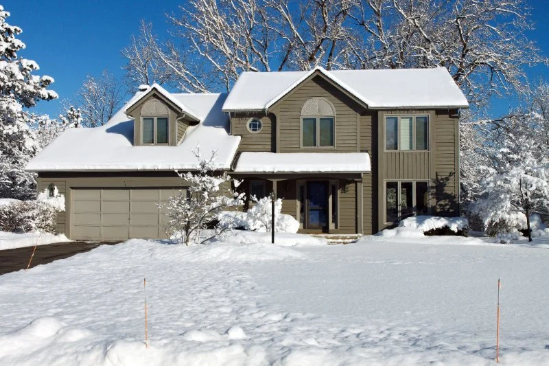 The Best Roofing Materials for Mountain Homes with Heavy Snow Loads