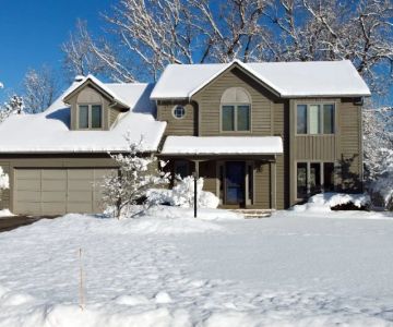 The Best Roofing Materials for Mountain Homes with Heavy Snow Loads