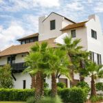 The Best Roofing Materials for a Beach Bungalow with a Relaxed Vibe