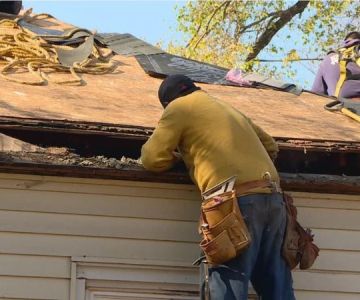 Red Flags When Hiring a Roofer: Warning Signs of a Scam or Bad Contractor