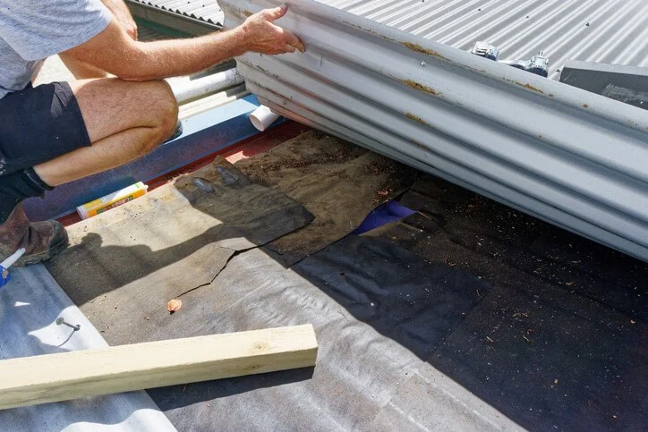 Signs Your Roof Deck Is Sagging: How to Identify and Fix the Issue