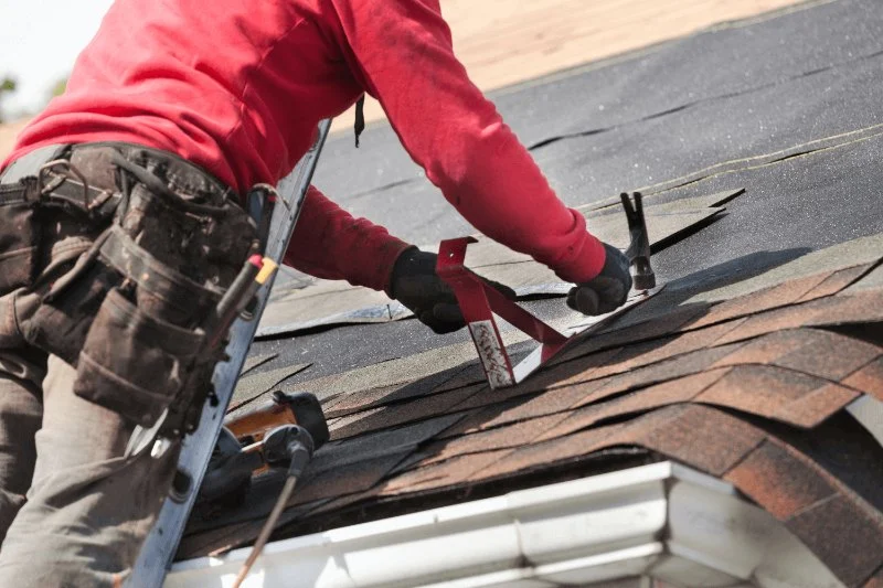 Emergency Roof Repair: Steps to Take When Your Roof Starts Leaking