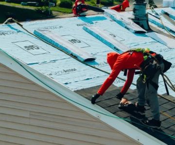 Emergency Roof Repair: What to Do When Your Roof Starts Leaking