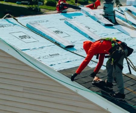 Emergency Roof Repair: What to Do When Your Roof Starts Leaking